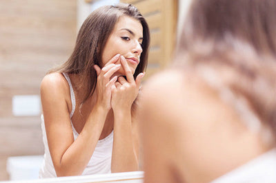 Làm sao để kiểm soát làn da dầu thiếu nước và nổi mụn?