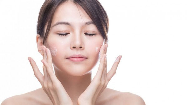 Làm sạch da mặt để khắc phục mụn, Chăm sóc da nhạy cảm đúng cách